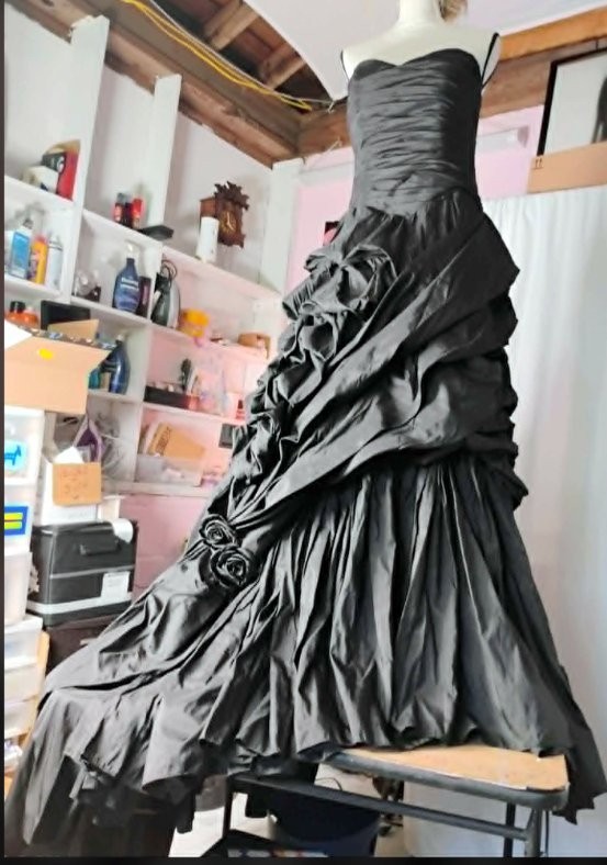 Gothic Wedding Collection Size 16* 5 Pc Dress, Hoop Skirt, Veil, Gloves, Choker