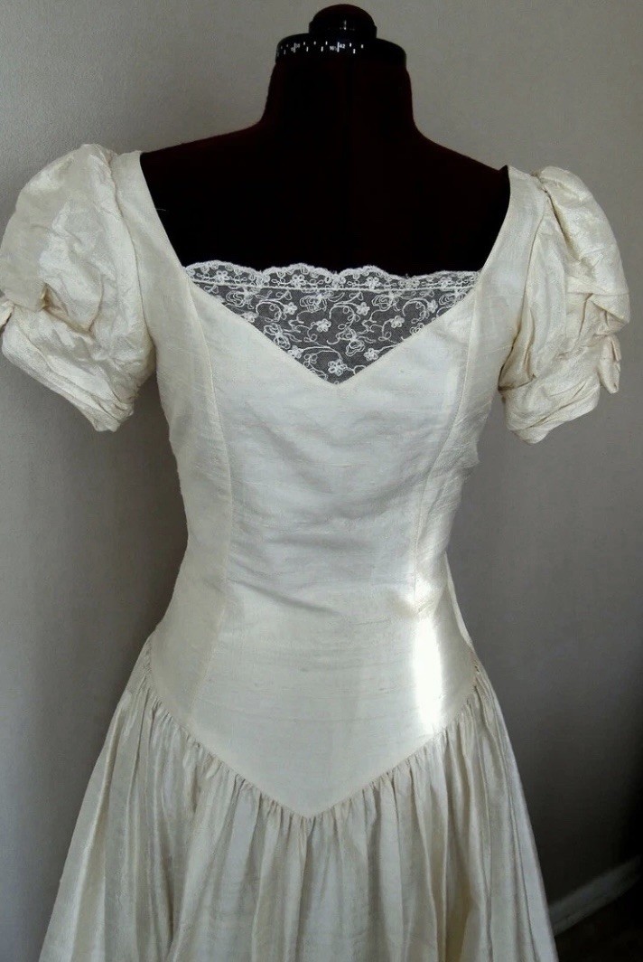 VTG Laura Ashley Ivory Silk Rosettes & Lace Wedding Dress 36 Bust 30 waist 10