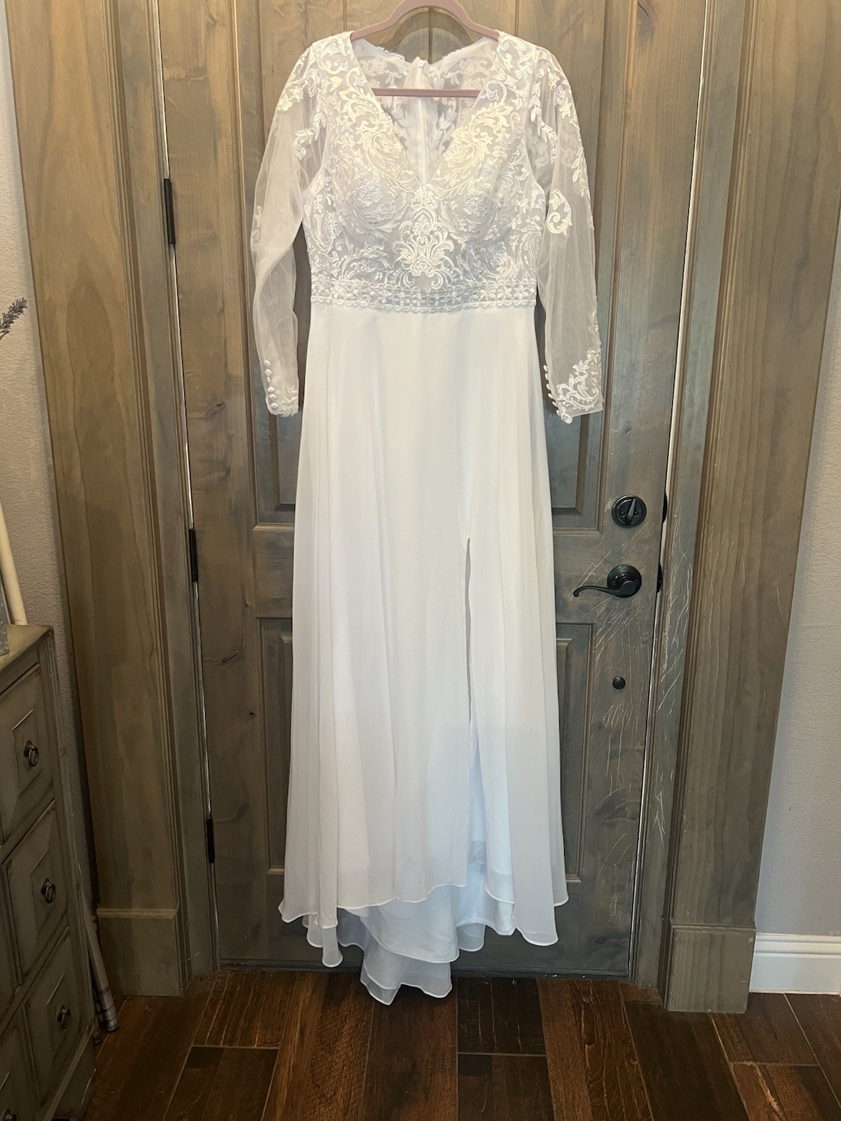 NEW Unbranded Long Sleeve V-Neck White Wedding Dress w/Lace & Illusion Bodice 12