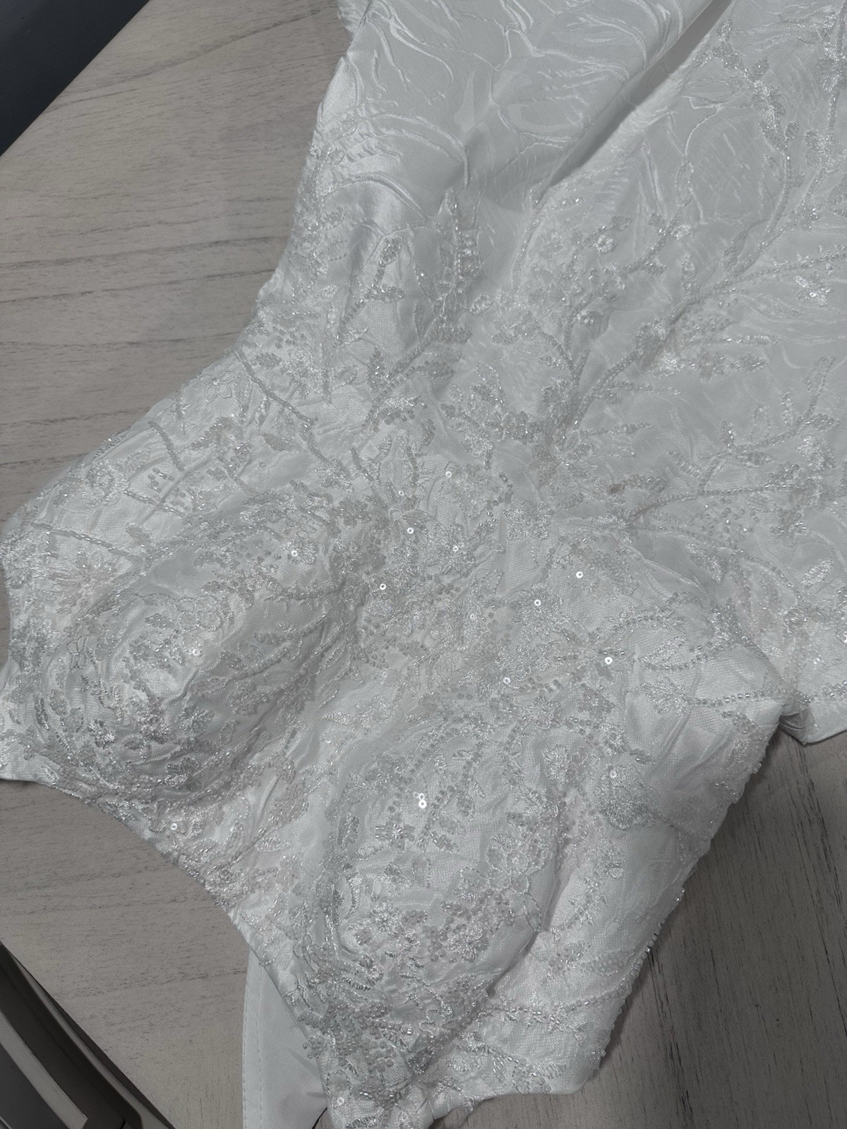 White Sleeveless Scoop Neck Lace Beaded Tulle Ball Gown Full-Length Dress