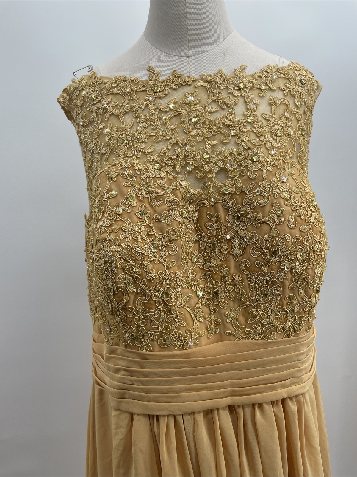 Women’s Wedding Embroidery Mustard Scoop Neck Sleeveless Satin Lace Gown Size 12