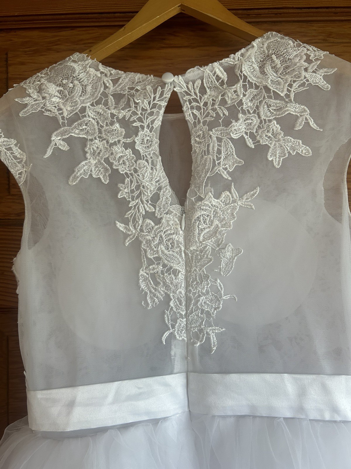 Bridal Gown Tulle Skirt Women’s Lace Appliqué Beach Wedding Dress