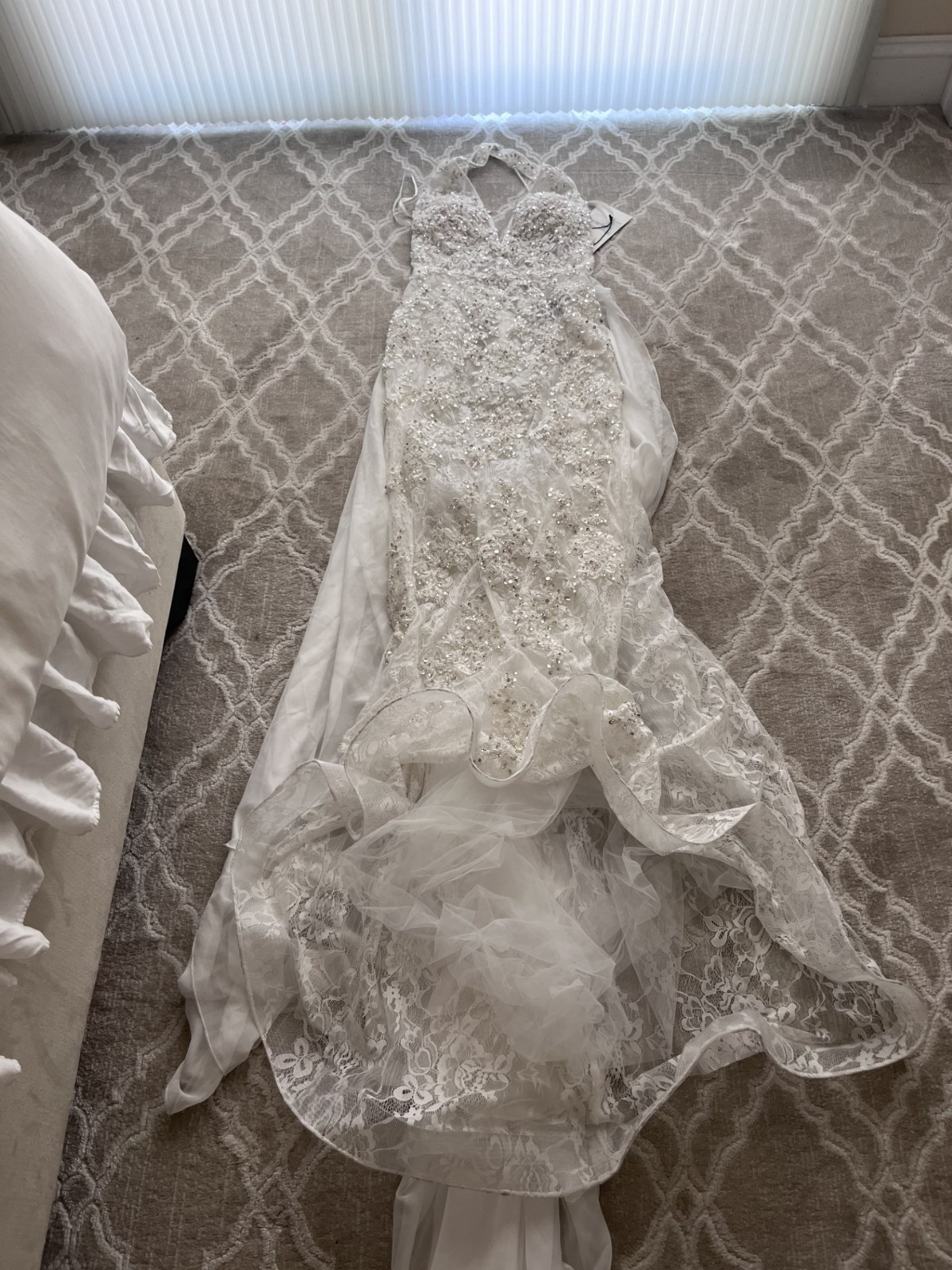 MAC DUGGAL White V Neck Open Back Mermaid Wedding Dress Size 4 gala lahav Amsale