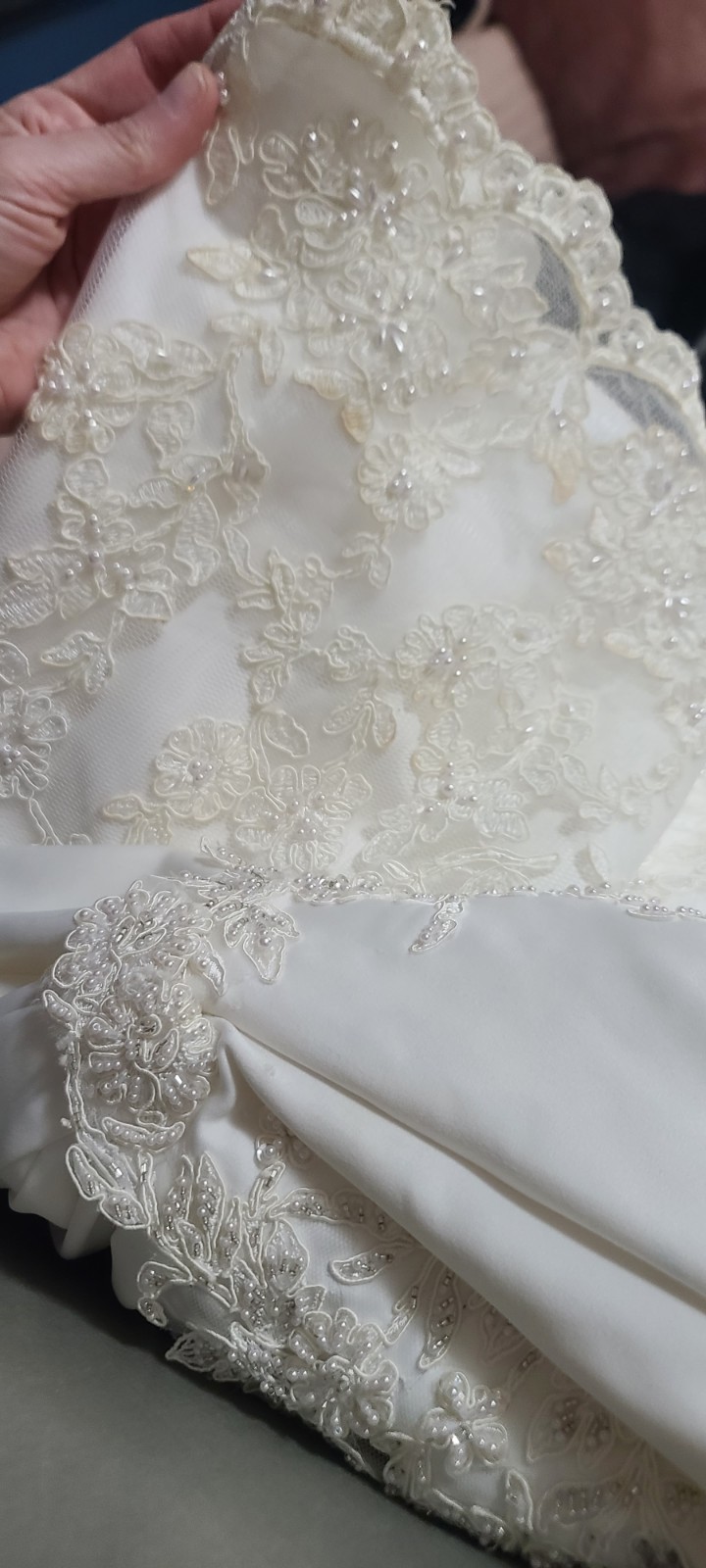 PC Mary’s wedding gown beautiful sweetheart neckline strapless