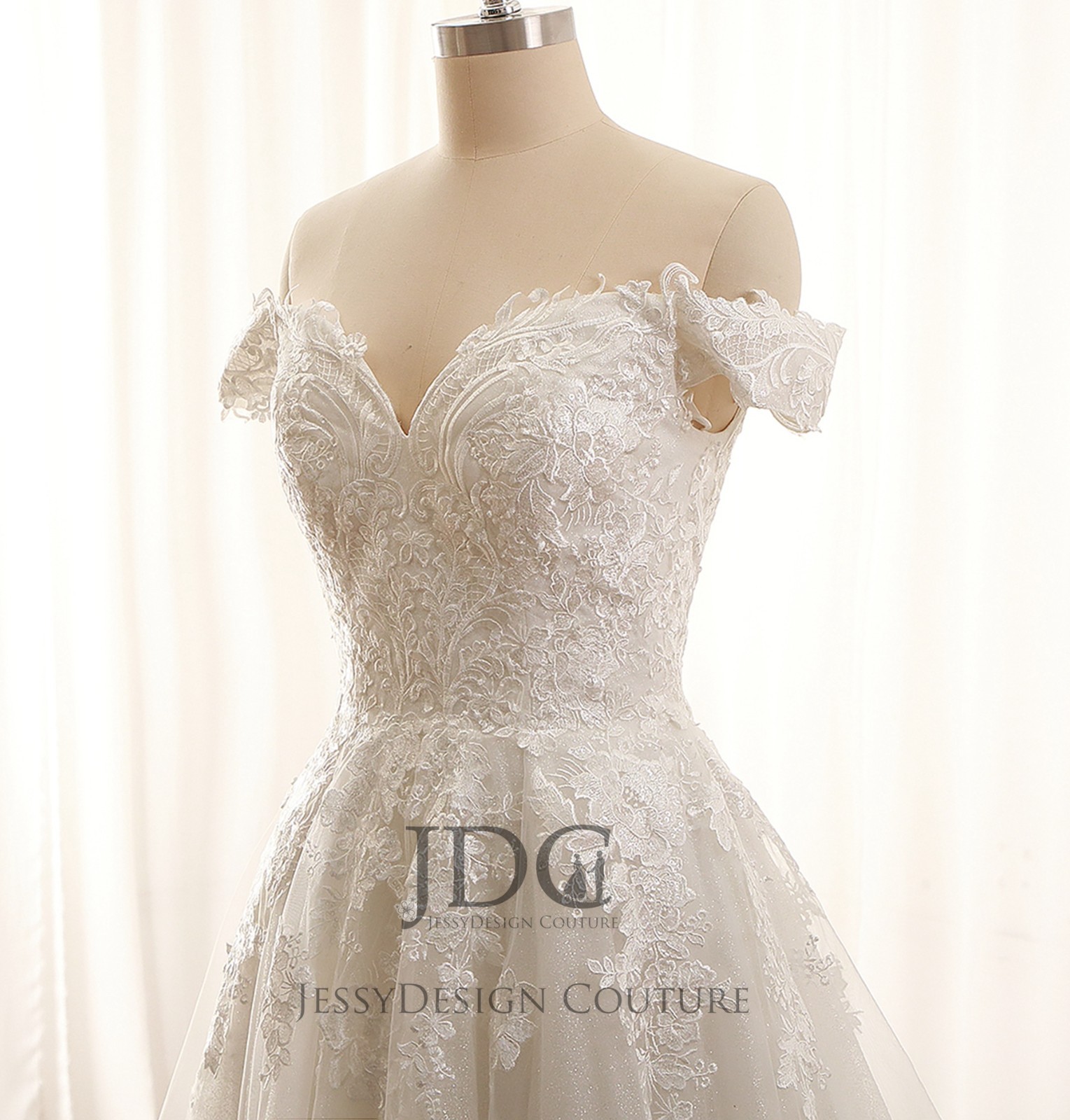 Top quality strappy wedding dress wedding dress 32-60 beads to measure ivory buttons
