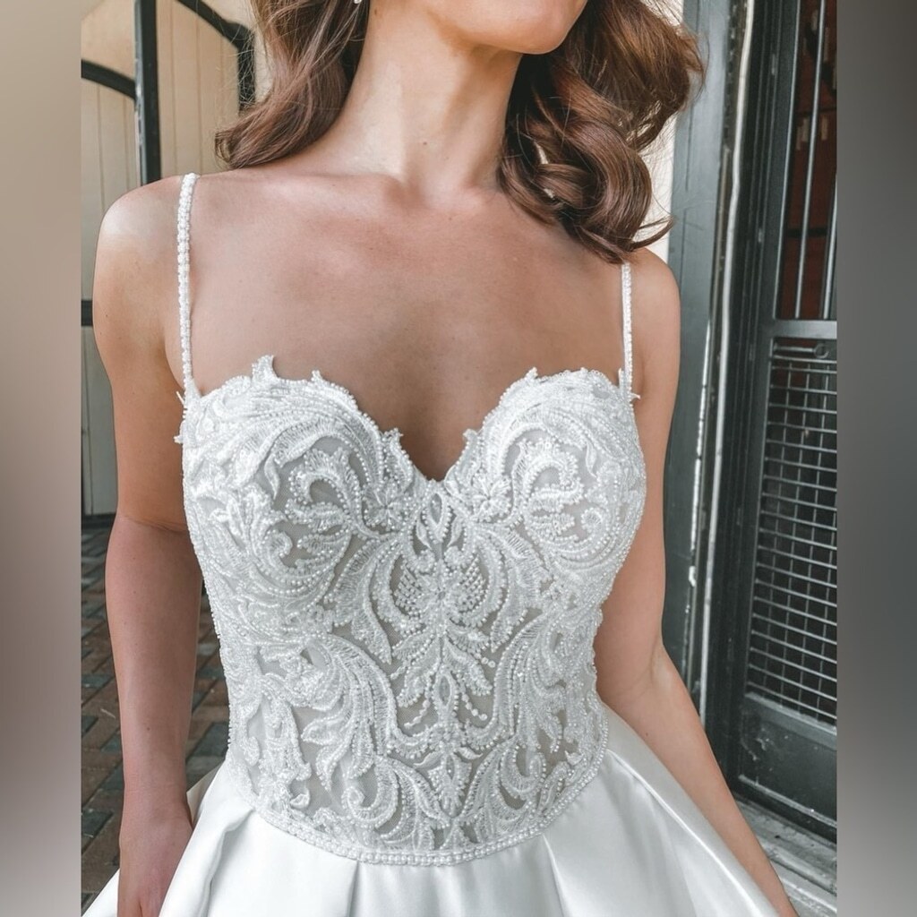 Essense of Australia Size 14 Off White Elegant Ballgown Romantic Wedding Dress