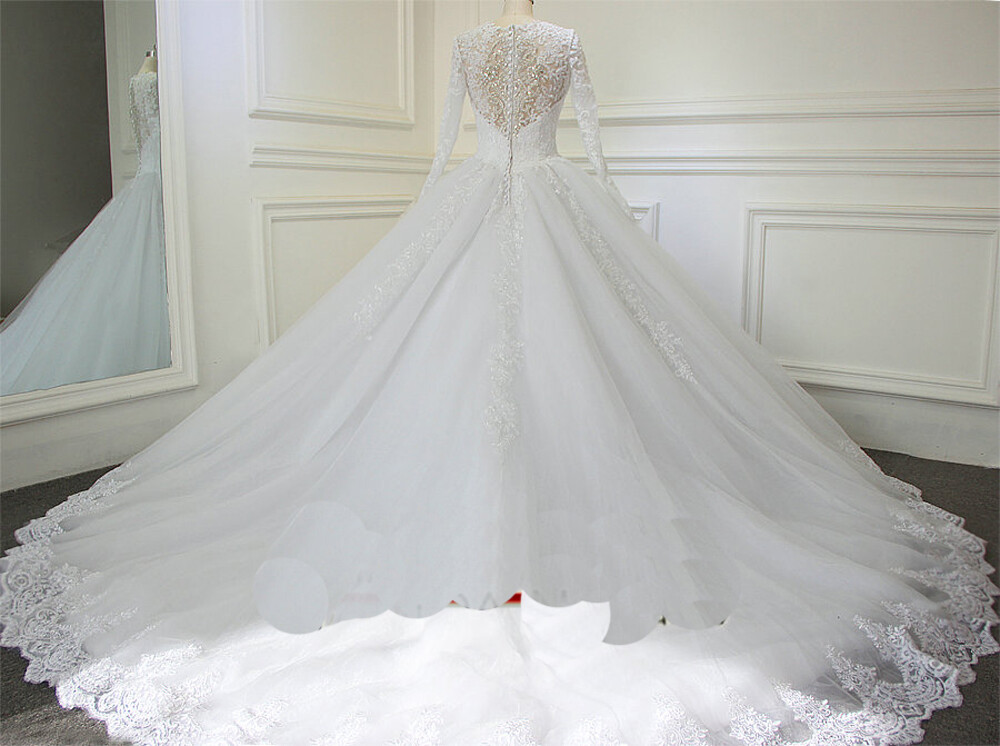 Luxury Wedding Dresses Beading Long Sleeves Scoop Neck Court Train Bridal Gowns