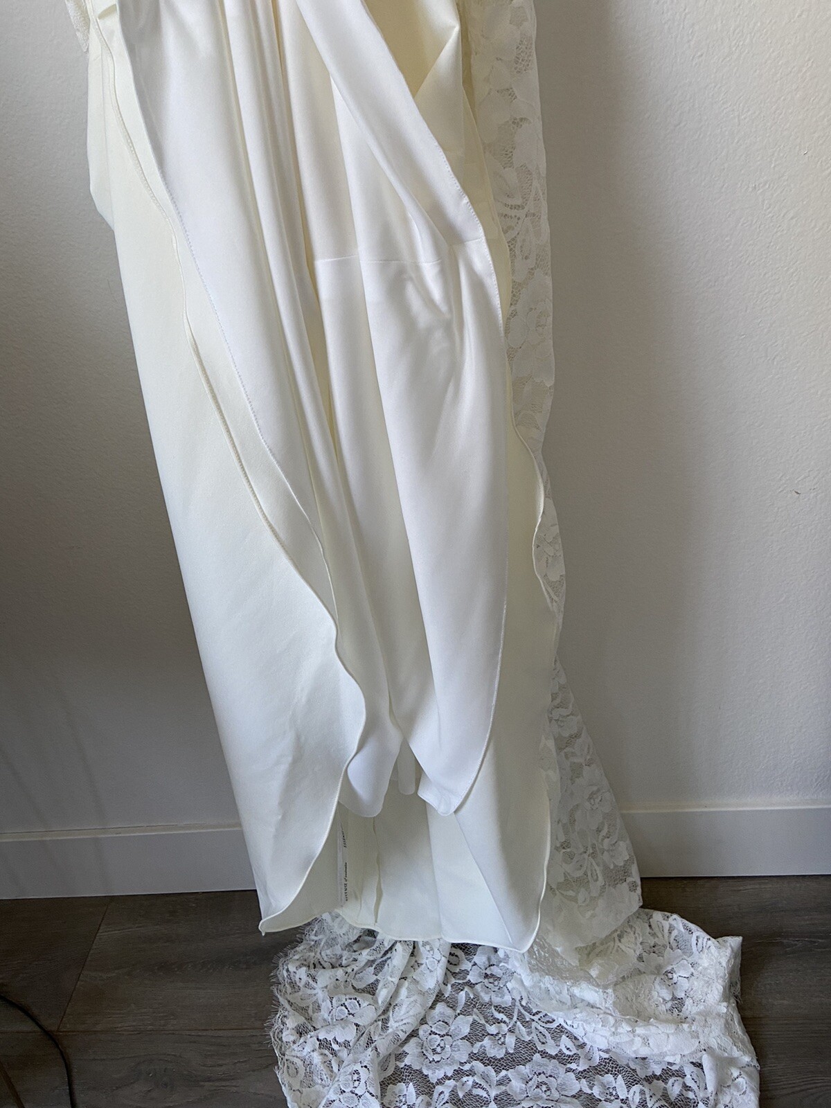 Essence of Australia D2009 Wedding Dress Lace High Neck Low Back Lace Stretch 14