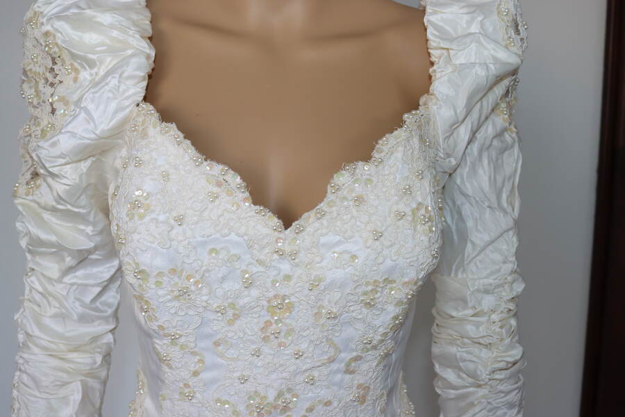 Vintage Ivory Puff Sleeve Pearl /Sequin Beaded Wedding Dress S/M