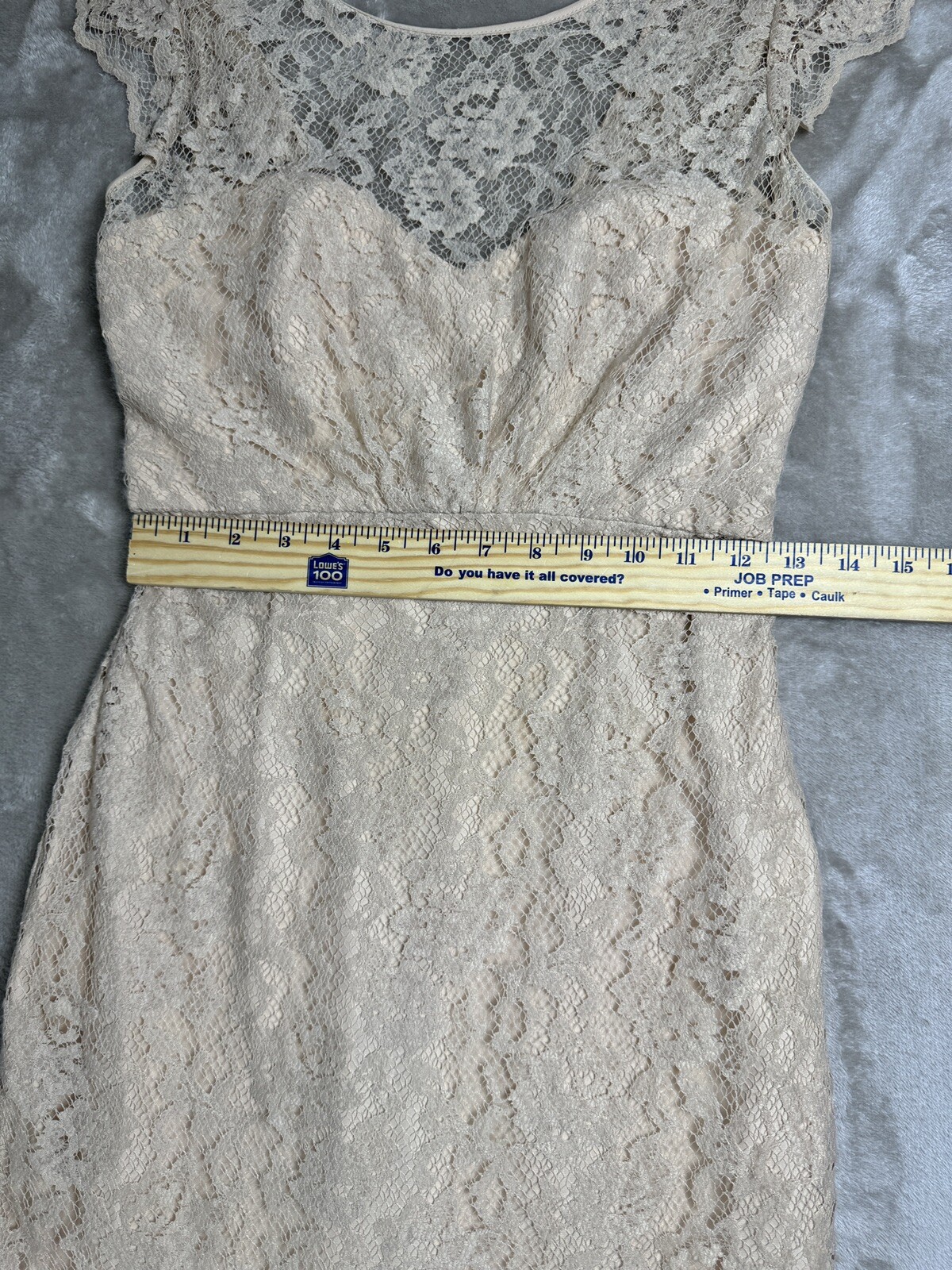 Amsale Wedding Gown Size 6 – Beige Ivory Lace Lightweight Feminine Mermaid Flare