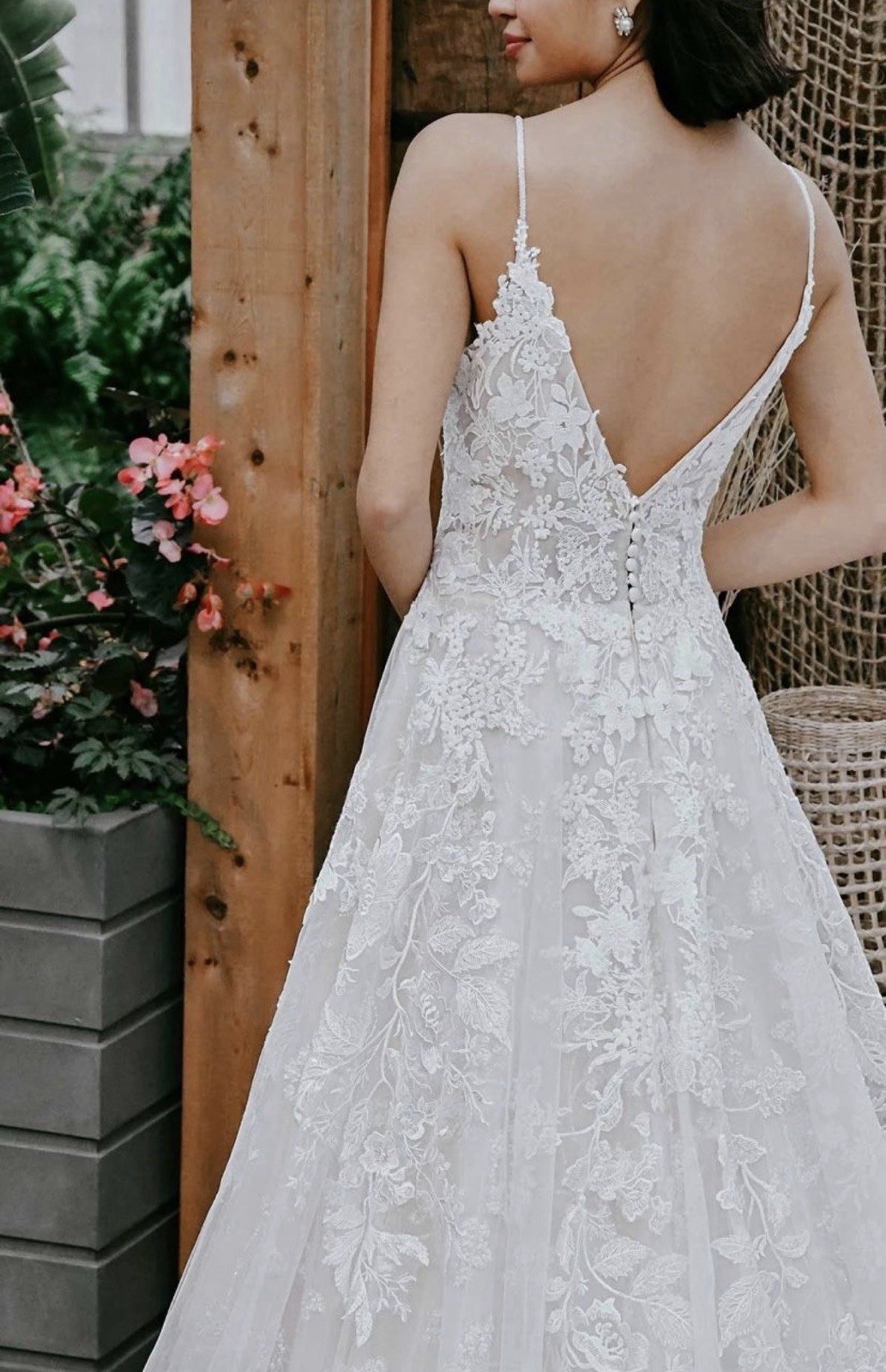 Essense of Australia D3157 A-Line V-Neck Sleeveless White Lace Wedding Dress