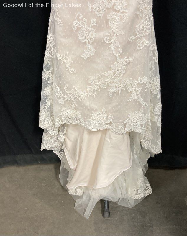 Casablanca Champagne Ivory Silver Imperial Gown Size 33 x 26 1/2 w/ Tag READ