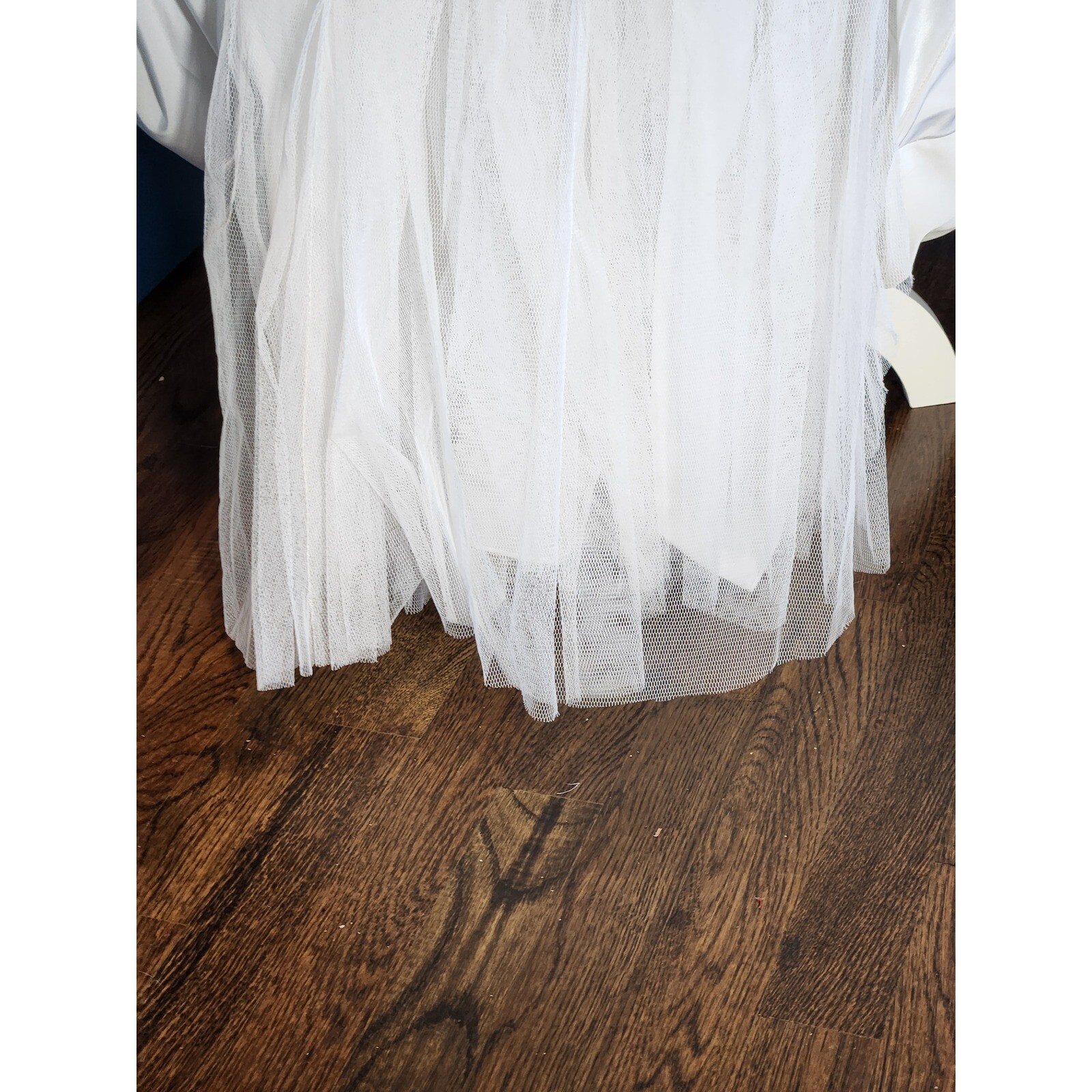 David’s Bridal Galina Satin Wedding Dress Sz 2 Halter Style Roses Small Train