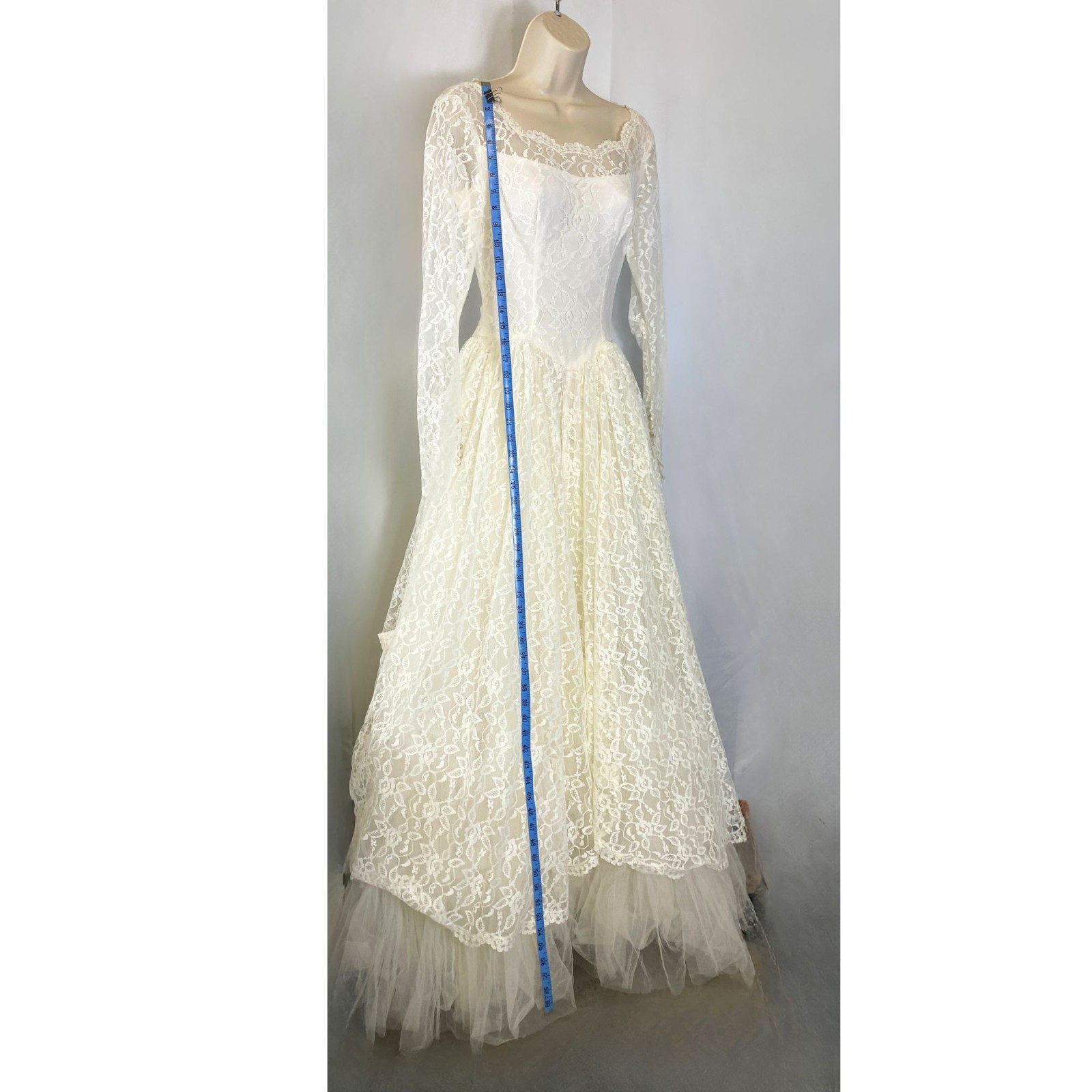 Vintage 1960’s Ivory Lace Wedding Ball Gown XS 23” Waist Full Skirt Tulle