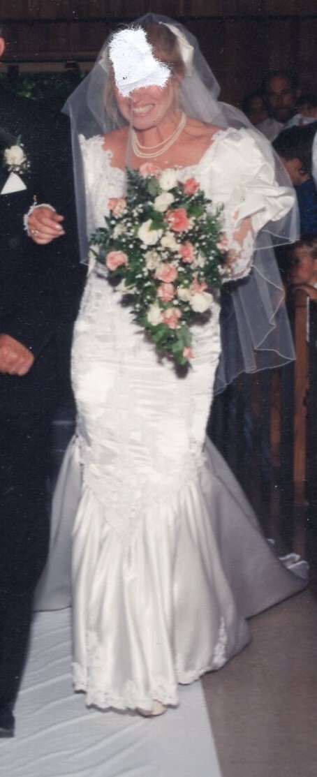 Venus Wedding Gown w/Veil Vintage 90’s Lace/Beaded/Pearled/Mermaid /ProPreserved