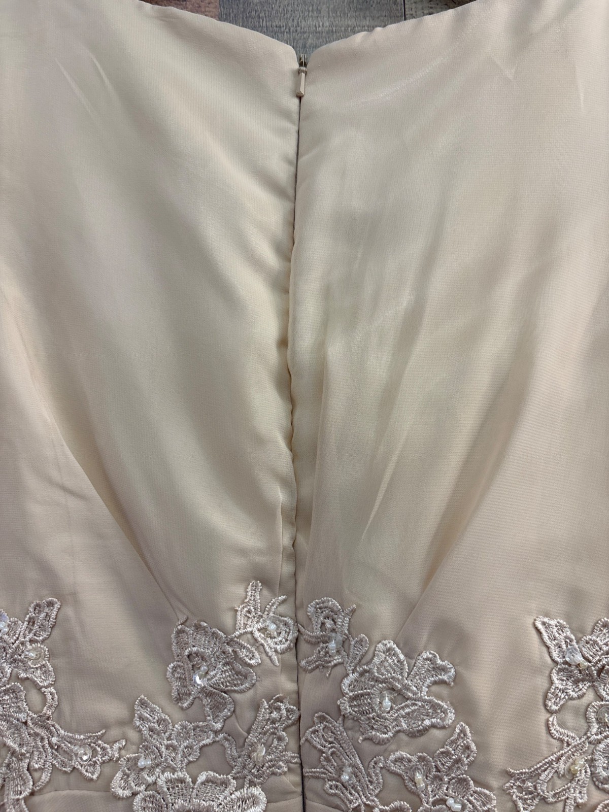 Beige Lace Appliqué Wedding Dress Ruffle Cap Sleeves & V-Neck