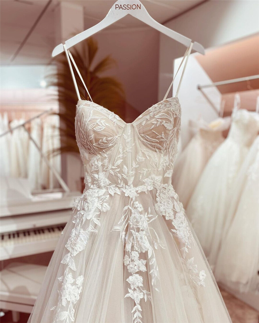 Spaghetti Straps A-line Wedding Dresses Lace Applique Princess Lace Bridal Gowns