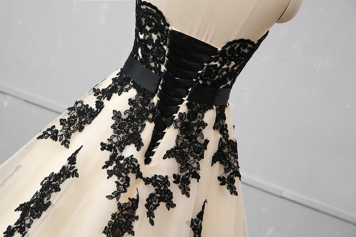 Unique Gothic Lace Corset Wedding Dress Bridal Gown Black Ivory Custom made