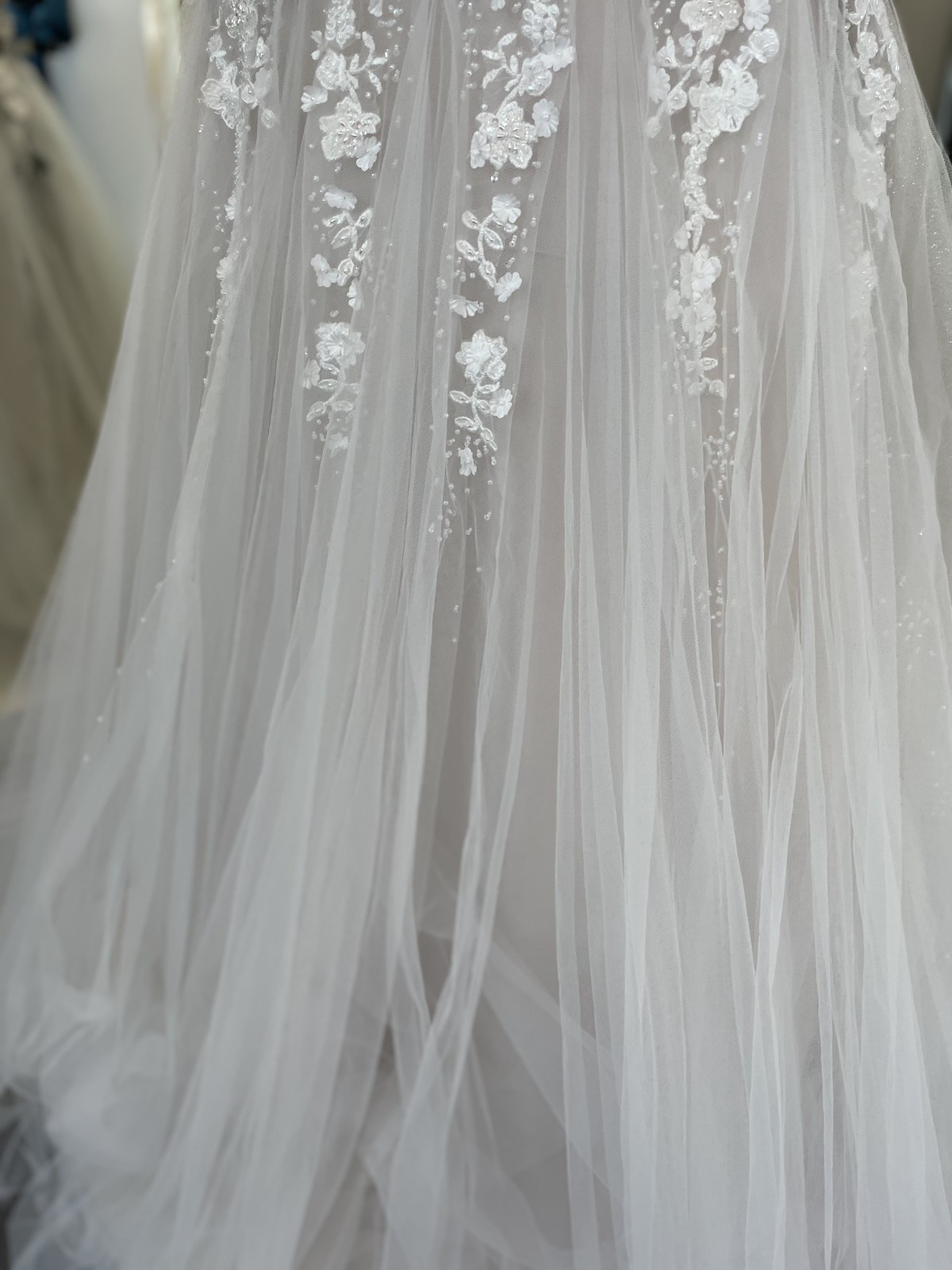 Beautiful Martina Liana Wedding Dress Size US 6 Worn Once