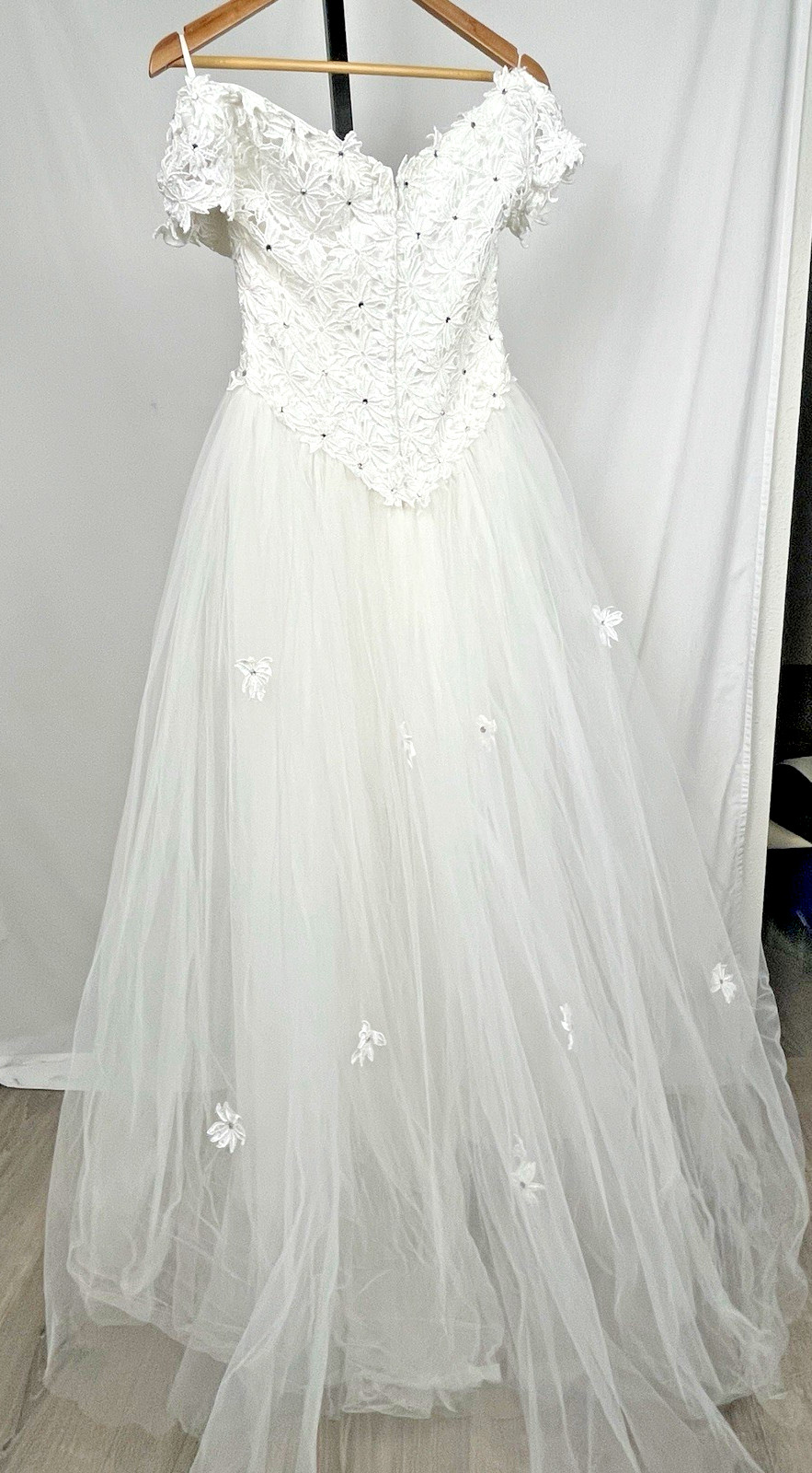 Vintage White Ball Gown Wedding Dress 6 Princess Off Shoulder Tulle Layers 90s