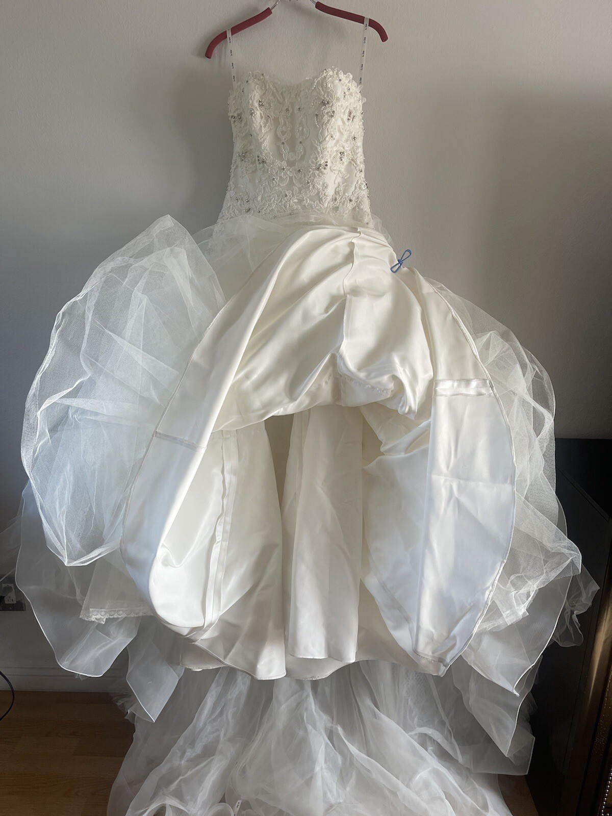 La Soie Bridal Wedding Gown White Tulle Ball Gown Strapless Crystals Beaded US 6