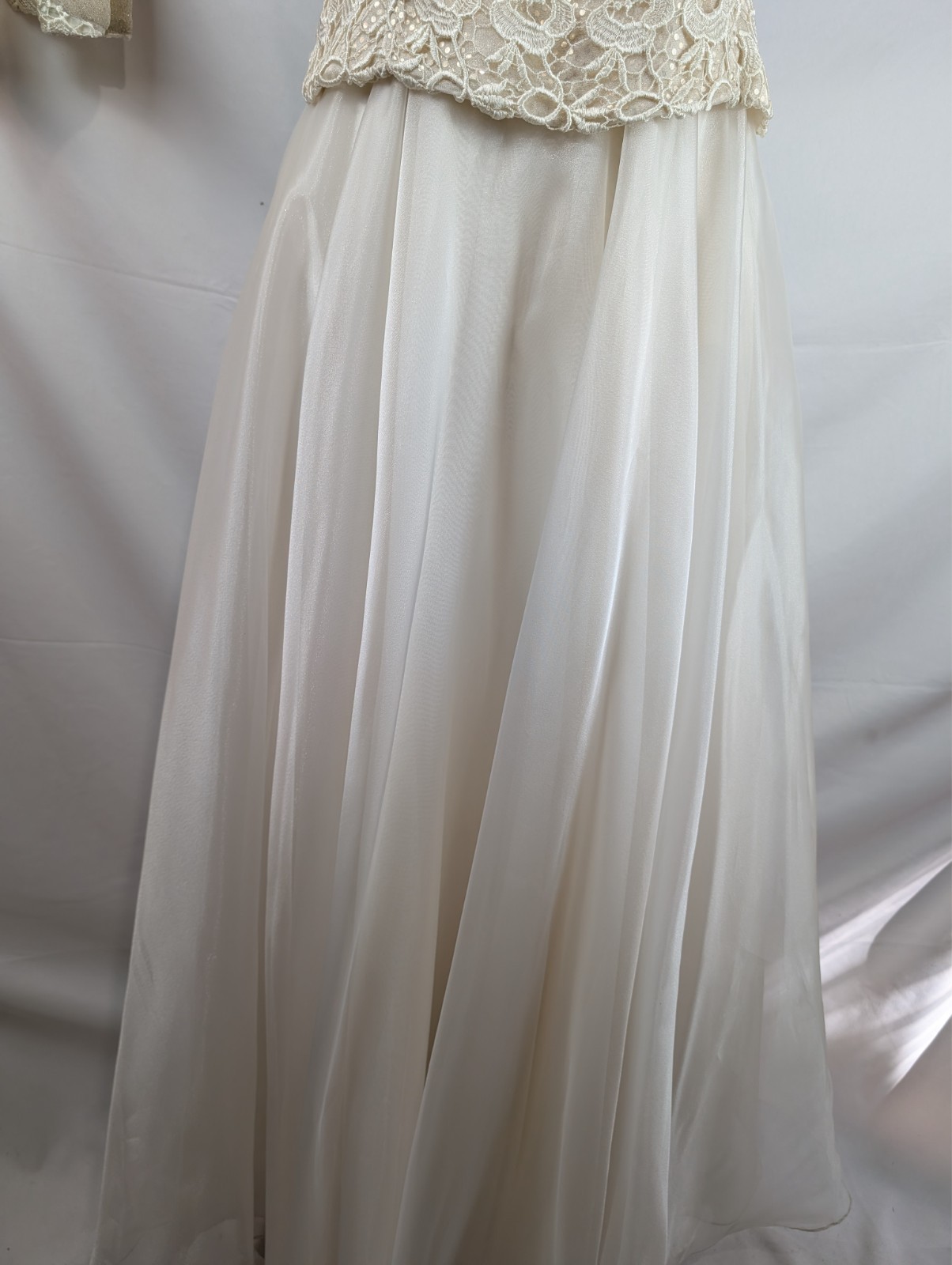 Coty Vintage Ivory Formal Embroidered Halter Neck Bridal Gown Size Large