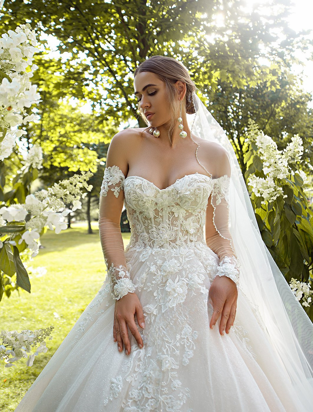 Tulle Applique Long Sleeve Wedding Dresses A-Line Sweetheart Sweep Train