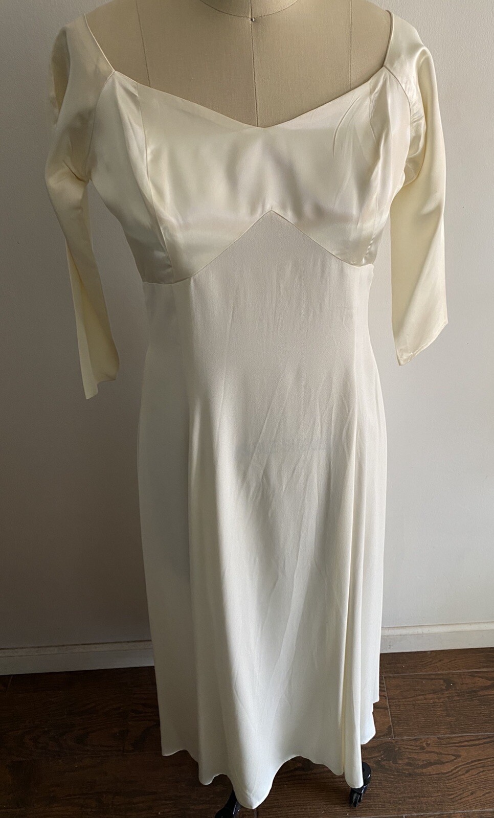 VTG Wedding Dress Off White Satin Bodice, S/M Sleeves Sweetheart Neckline 52” L