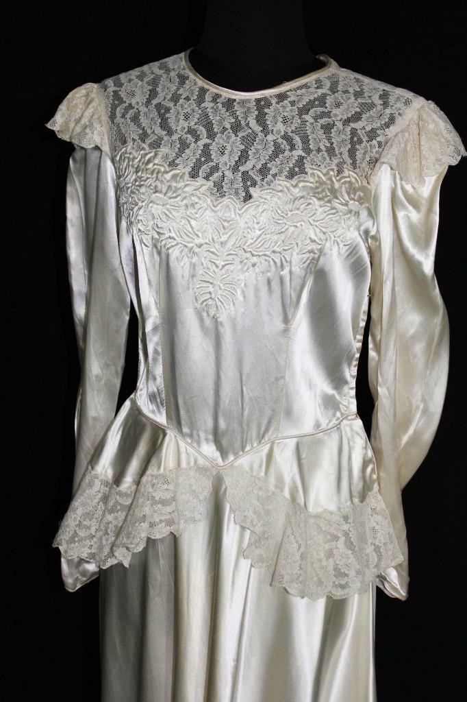 RARE VINTAGE 1940’S WHITE RAYON LIQUID SATIN WEDDING DRESS WITH LACE SIZE 6+