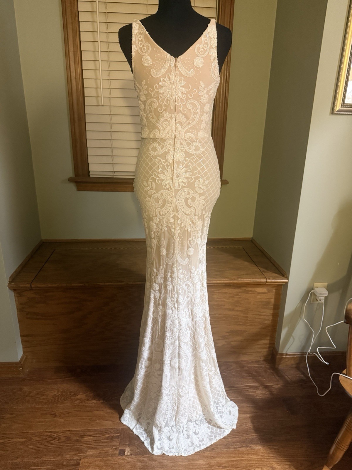 BHLDN Ivory Lace Sheath Wedding Dress Sleeveless V Neck Full-Length Size 4