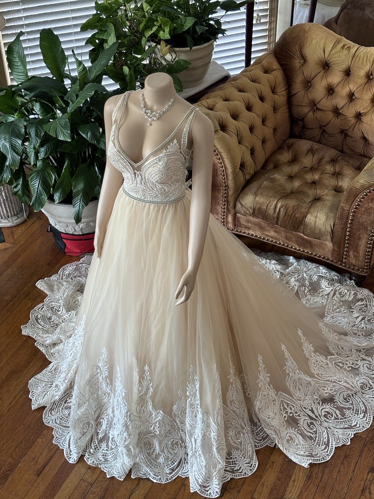 New ASHLEY &JUSTIN Bridal Gown Wedding Dress Size 8 Iv Nude 4702125