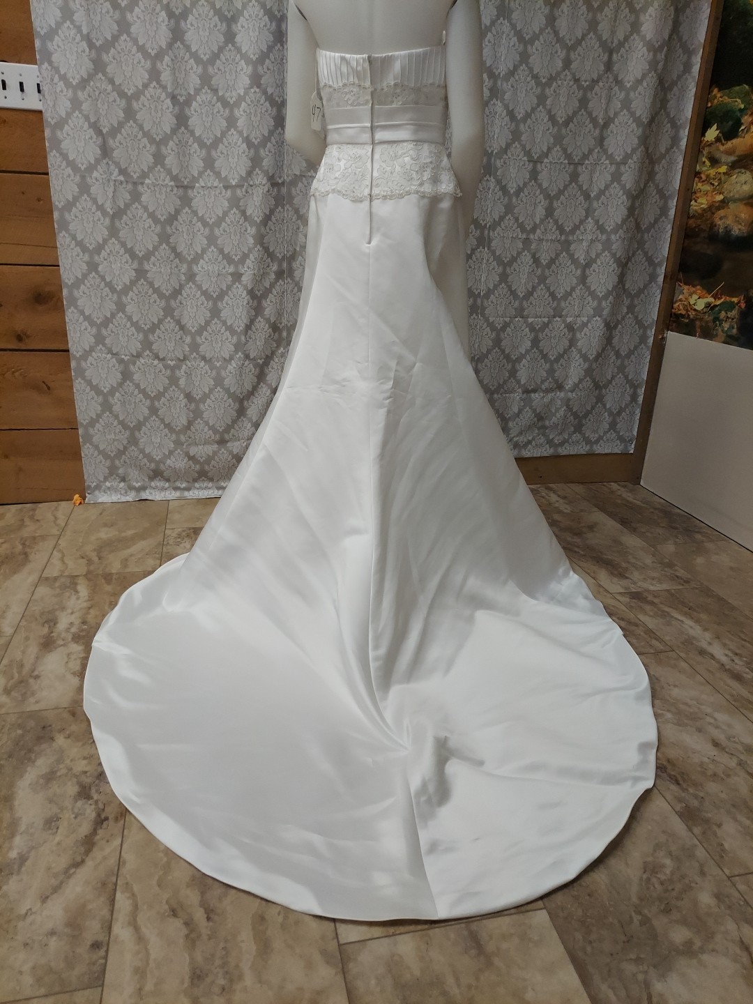 EdenBridal White Pleated Empire /lace/sash Satinlook Train Size 8 wedding dress