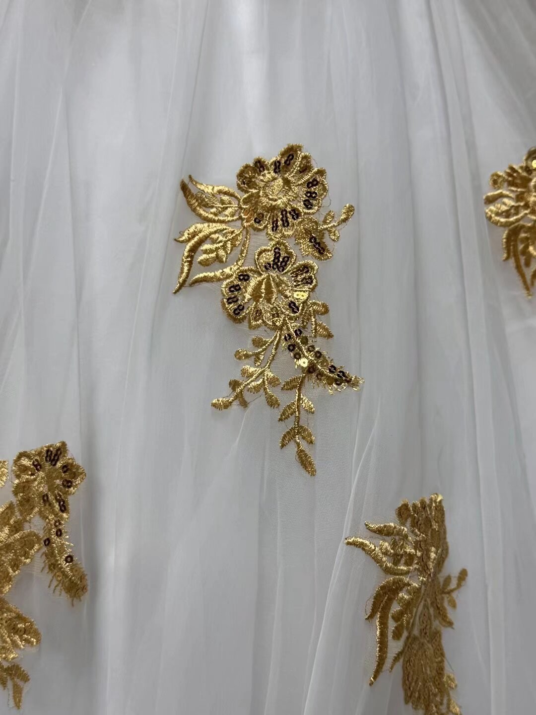 AfricaWedding Dresses Long Sleeves Gold Lace Appliques Bridal Gowns Chapel Train