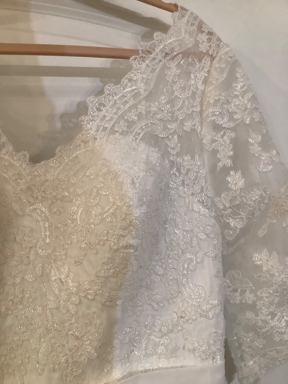 Size 12 White Lace Chiffon New Full-Length Wedding Dress