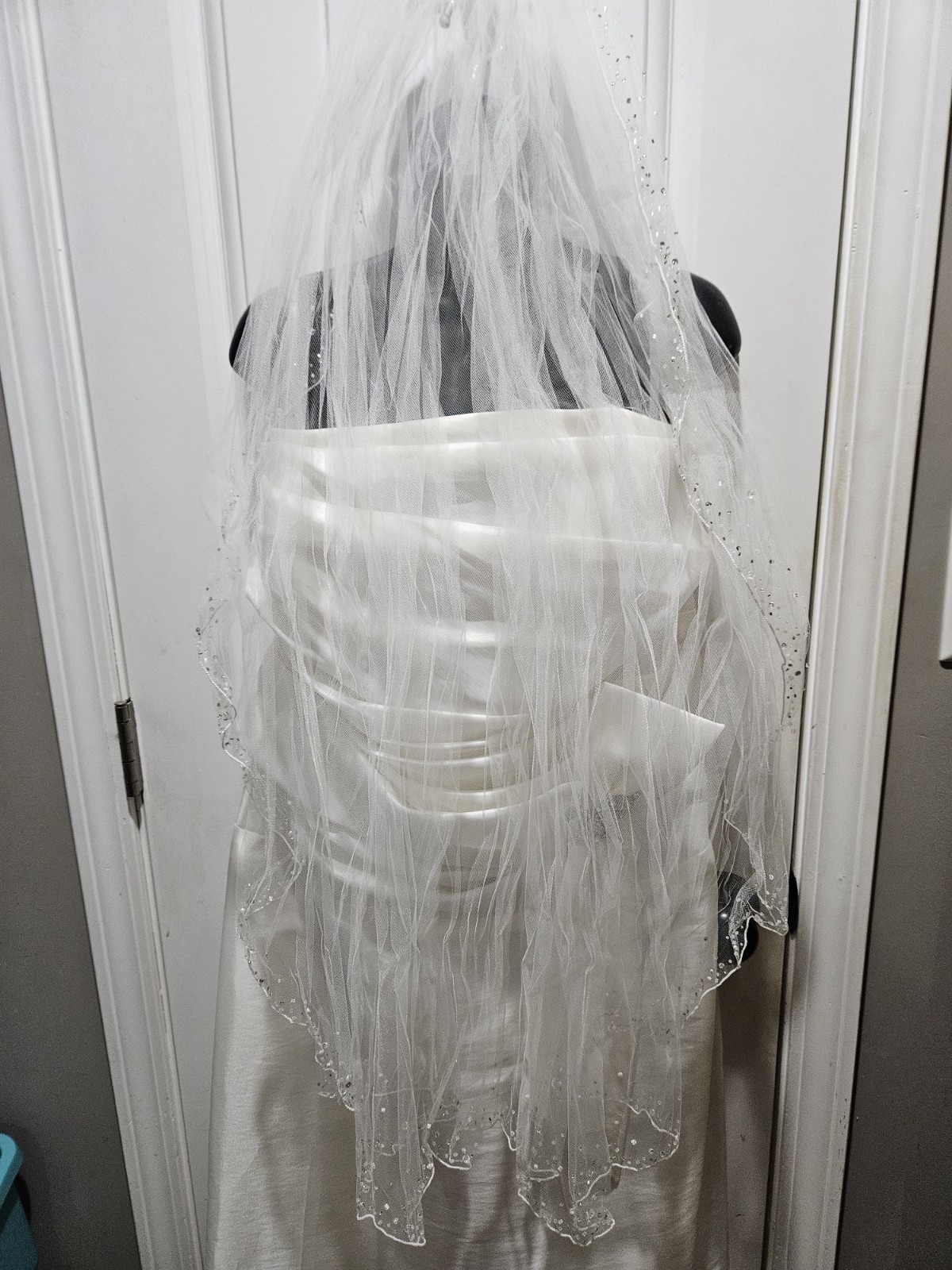 Venus Ivory Sweetheart Strapless Ruched, Sheath Wedding Dress 22W With Veil