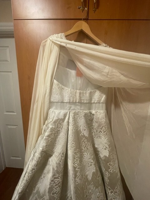 Ivory English Styled Wedding Dress (Size 6/8)