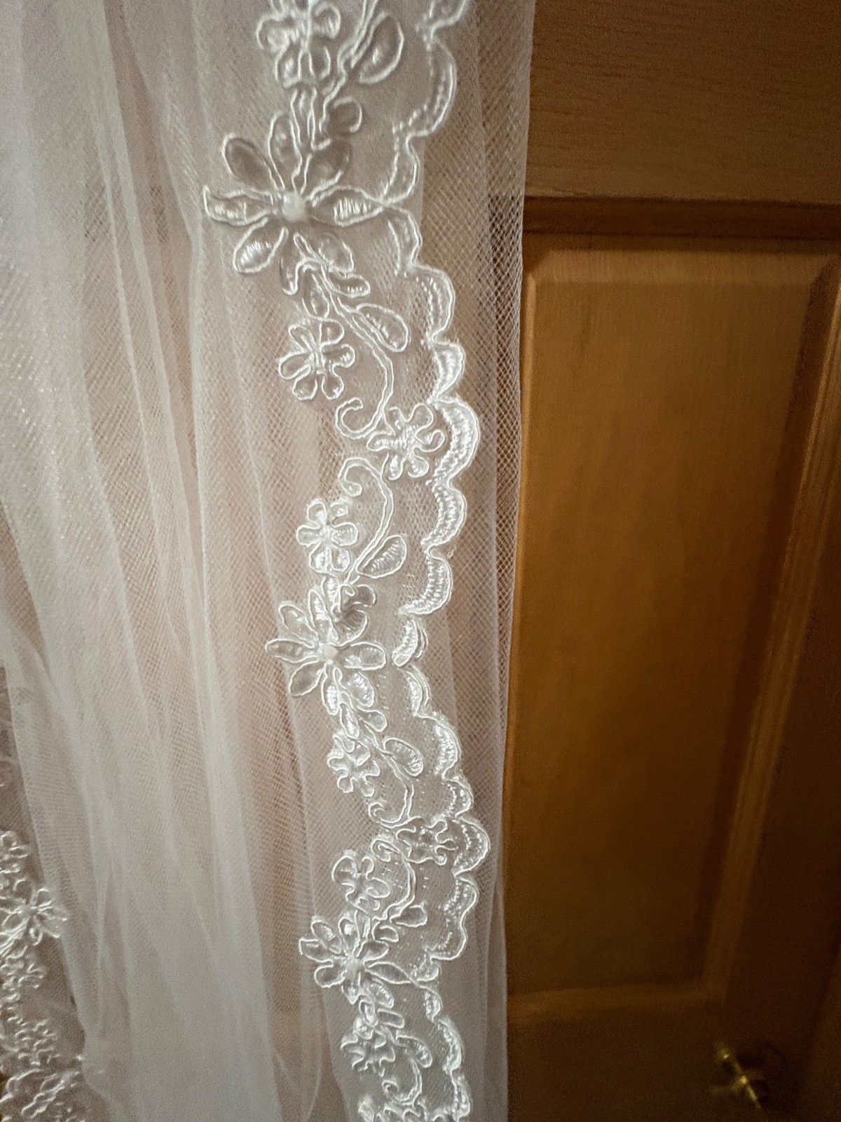 Preowned wedding dress size 4 with veil