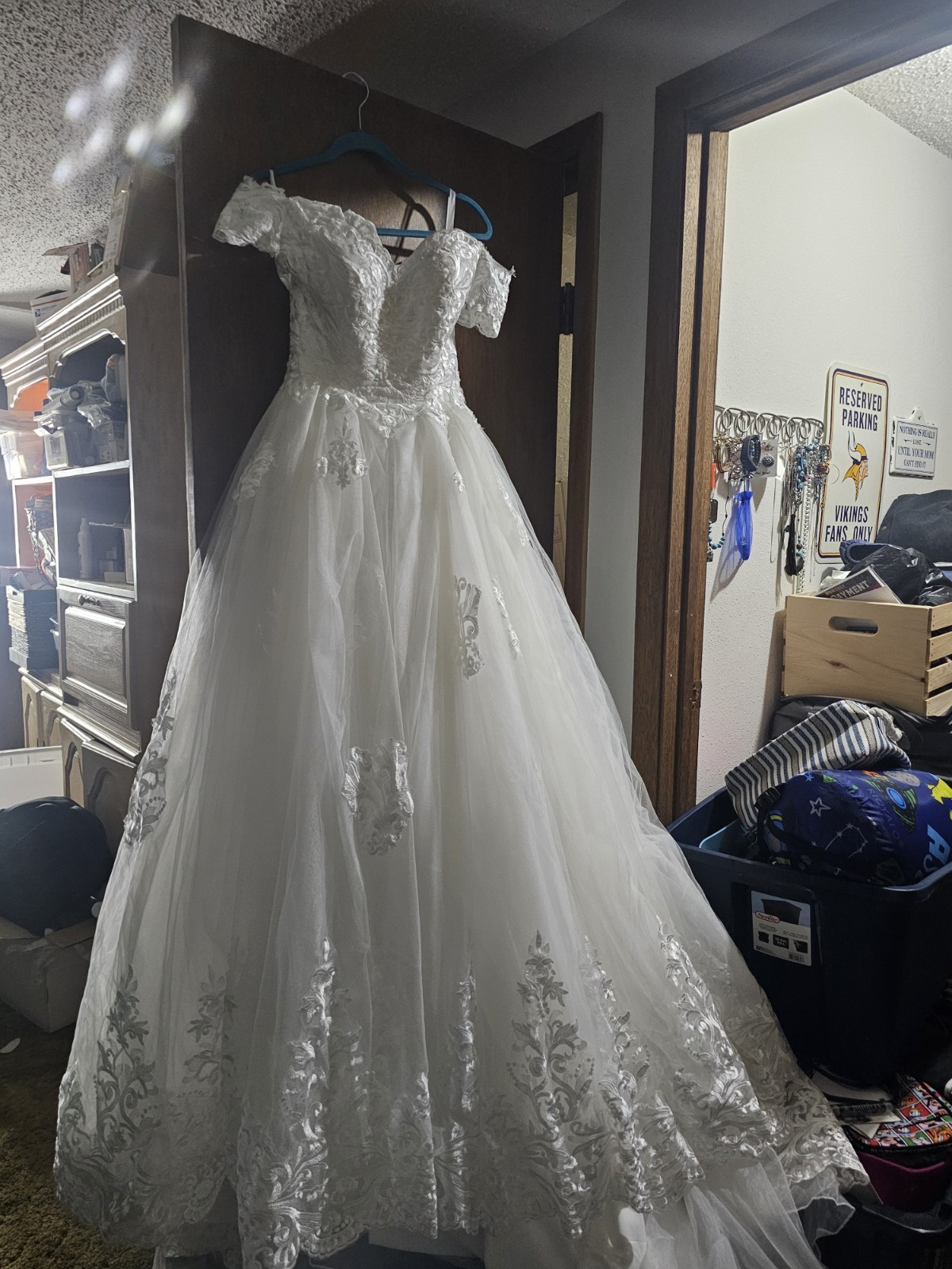 White Lace & Embroidery Ball Gown Wedding Dress V-Neck Short Sleeve Corset