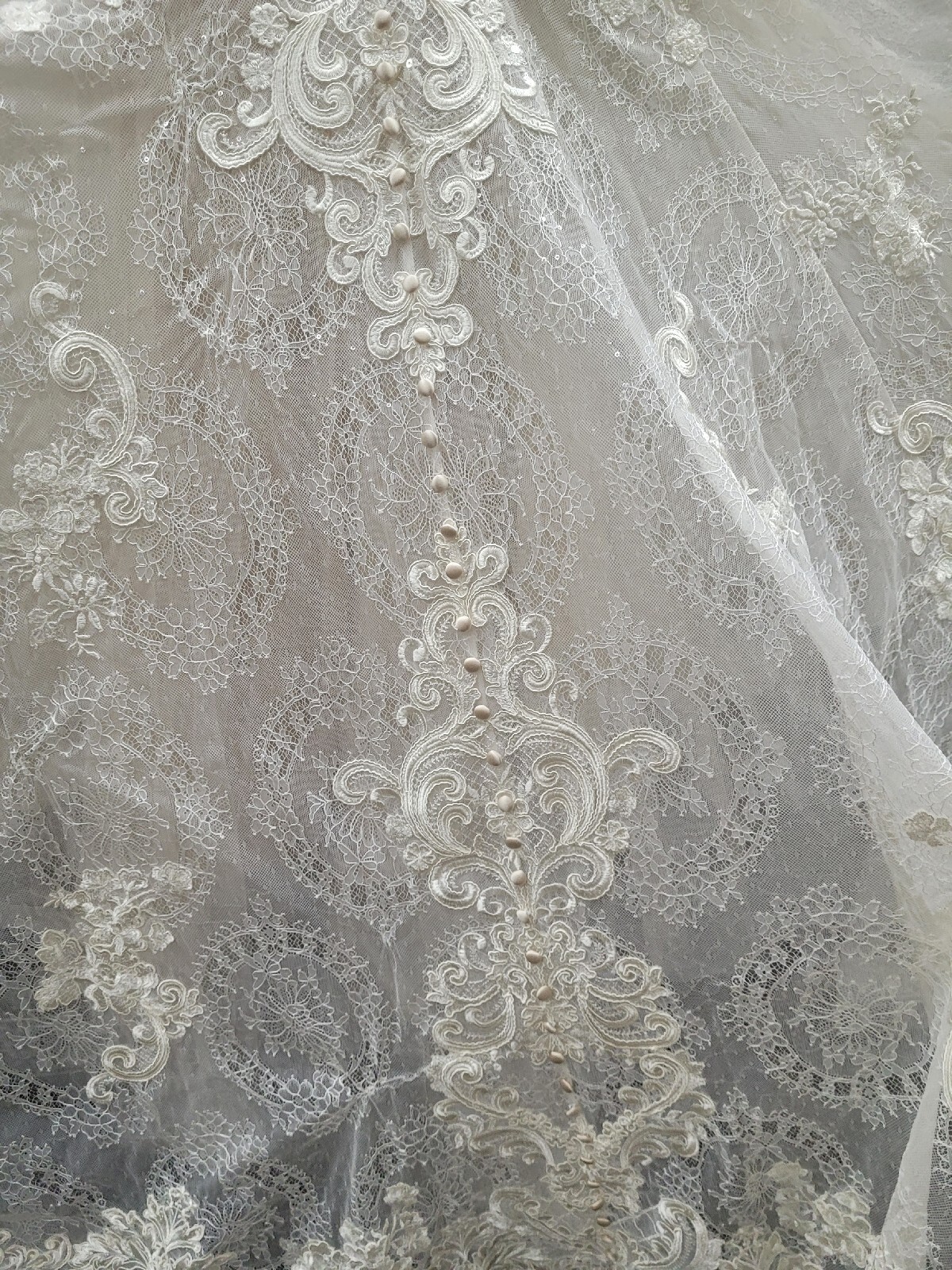 New Allure Bridals Strapless Sweetheart Neckline Lace Court Train Size 14 Ivory