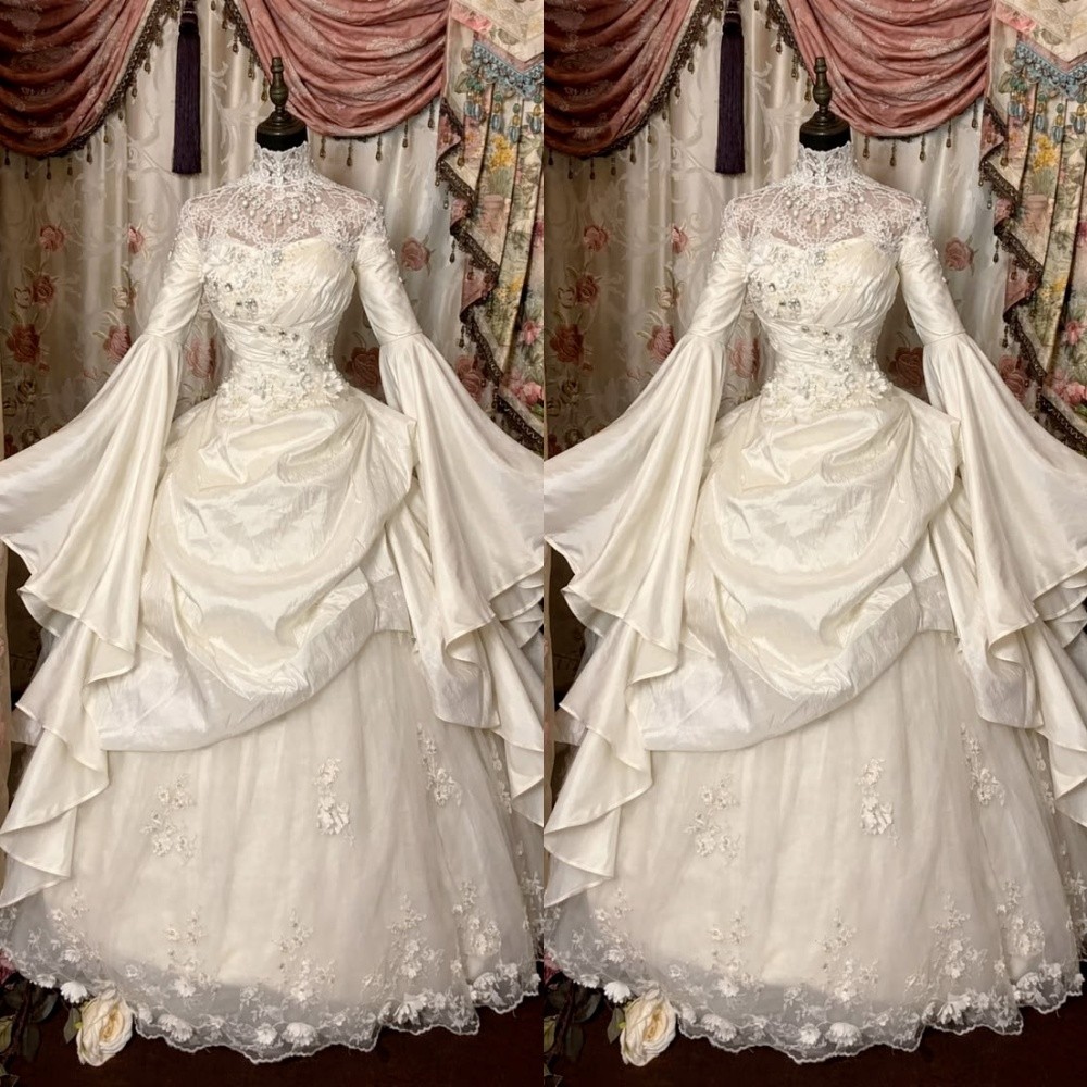 Vintage Victoria Wedding Dresses High Neck Long Sleeves Lace Bridal Gowns