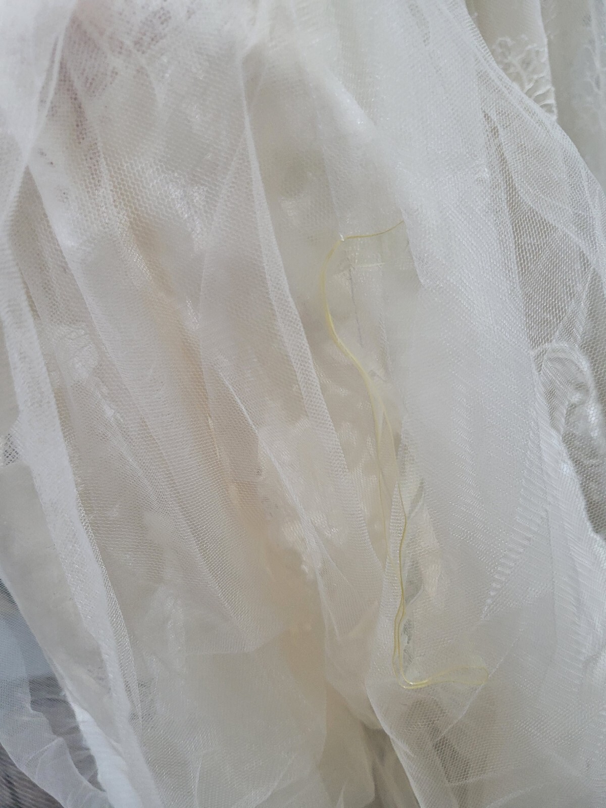 New Allure Bridals Strapless Sweetheart Neckline Lace Court Train Size 14 Ivory