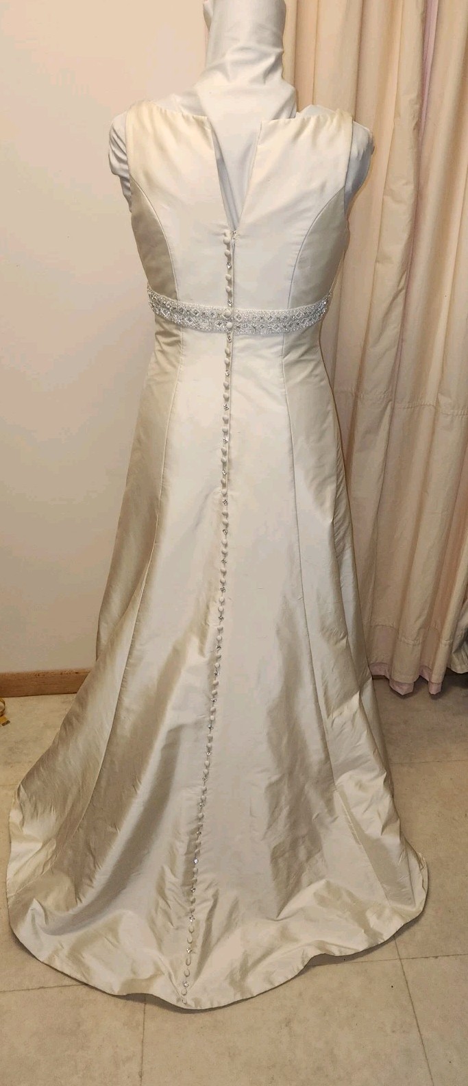 2 Be Bride 100% SILK Ivory Wedding Gown* sz8 beaded & Covered Buttons*Very Gd!!