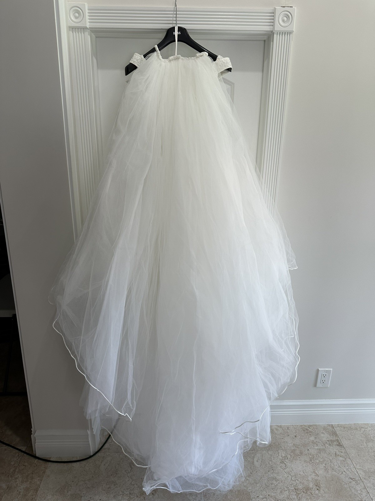 Brand New Unused MoriLee Wedding Gown Style 6011 No 39 /Size 8, Unaltered
