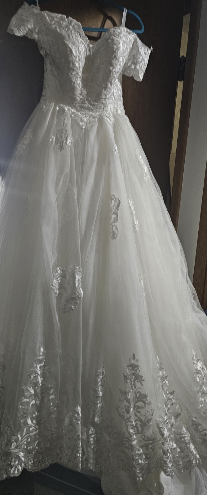White Lace & Embroidery Ball Gown Wedding Dress V-Neck Short Sleeve Corset