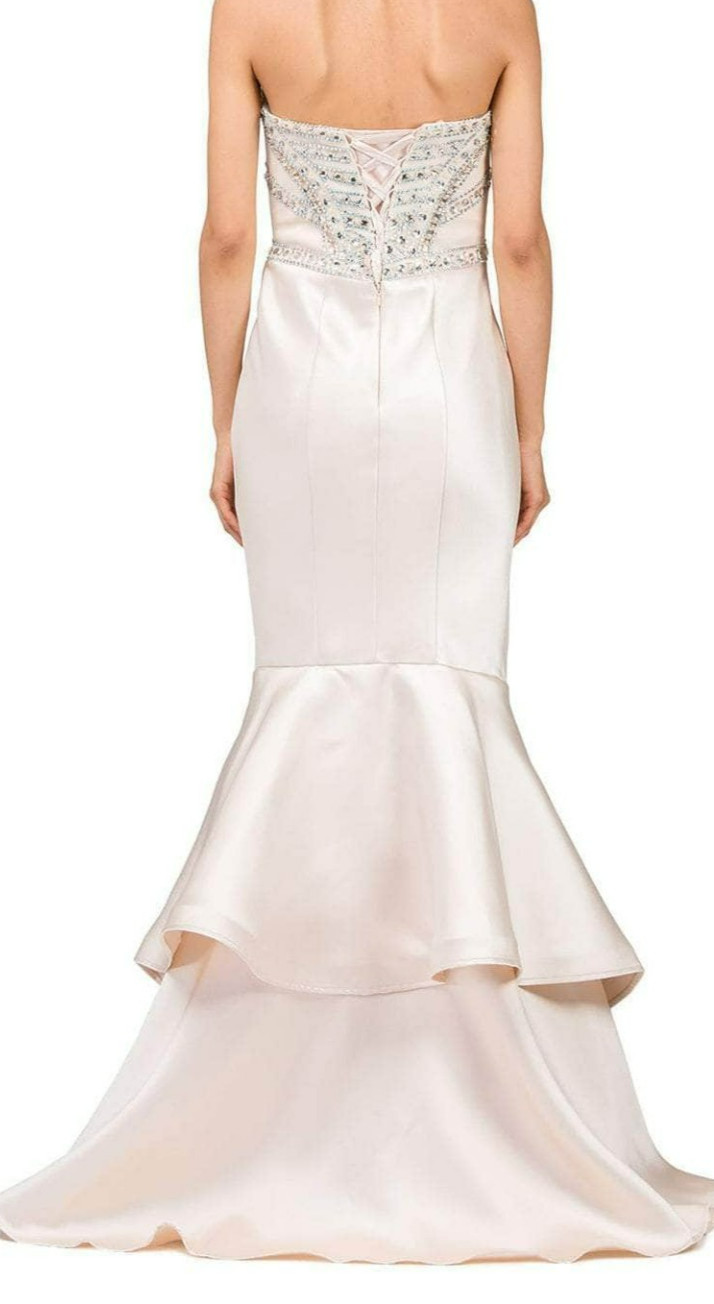 NEW WITH TAG. SIZE MEDIUM. Dancing Queen Strapless Tiered Mermaid Gown