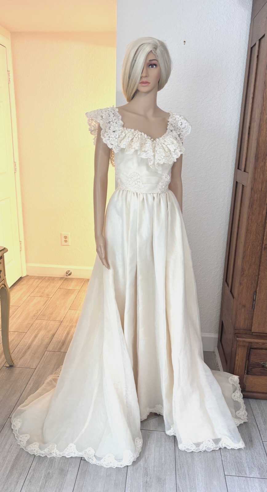 VTG 60s OffShoulder Ivory Wedding Gown Dress Lace Ruffle Romantic Fairytale XS/S