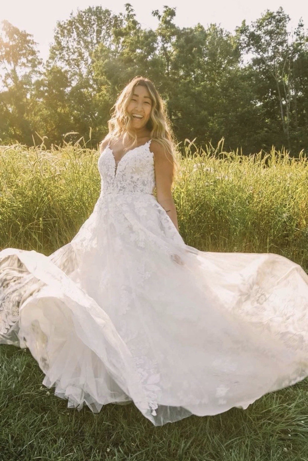 Essense of Australia D3157 A-Line V-Neck Sleeveless White Lace Wedding Dress