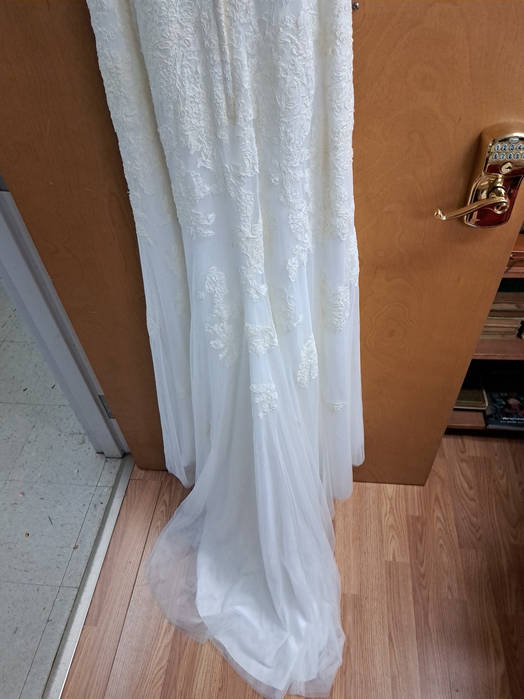 Davids Bridal Wedding Dress Galina Signature Sophisticated & Stylish, Petite 0P