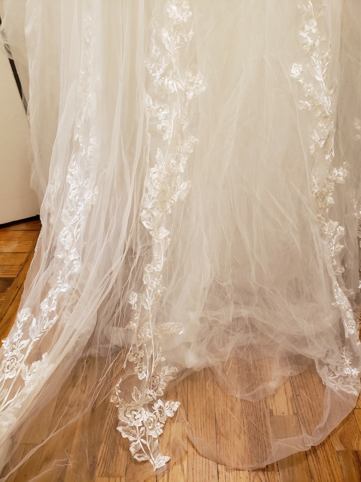 Wedding Dress A-Line Bridal Lace Adjustable Embroidered Ribbon Corset Ivory