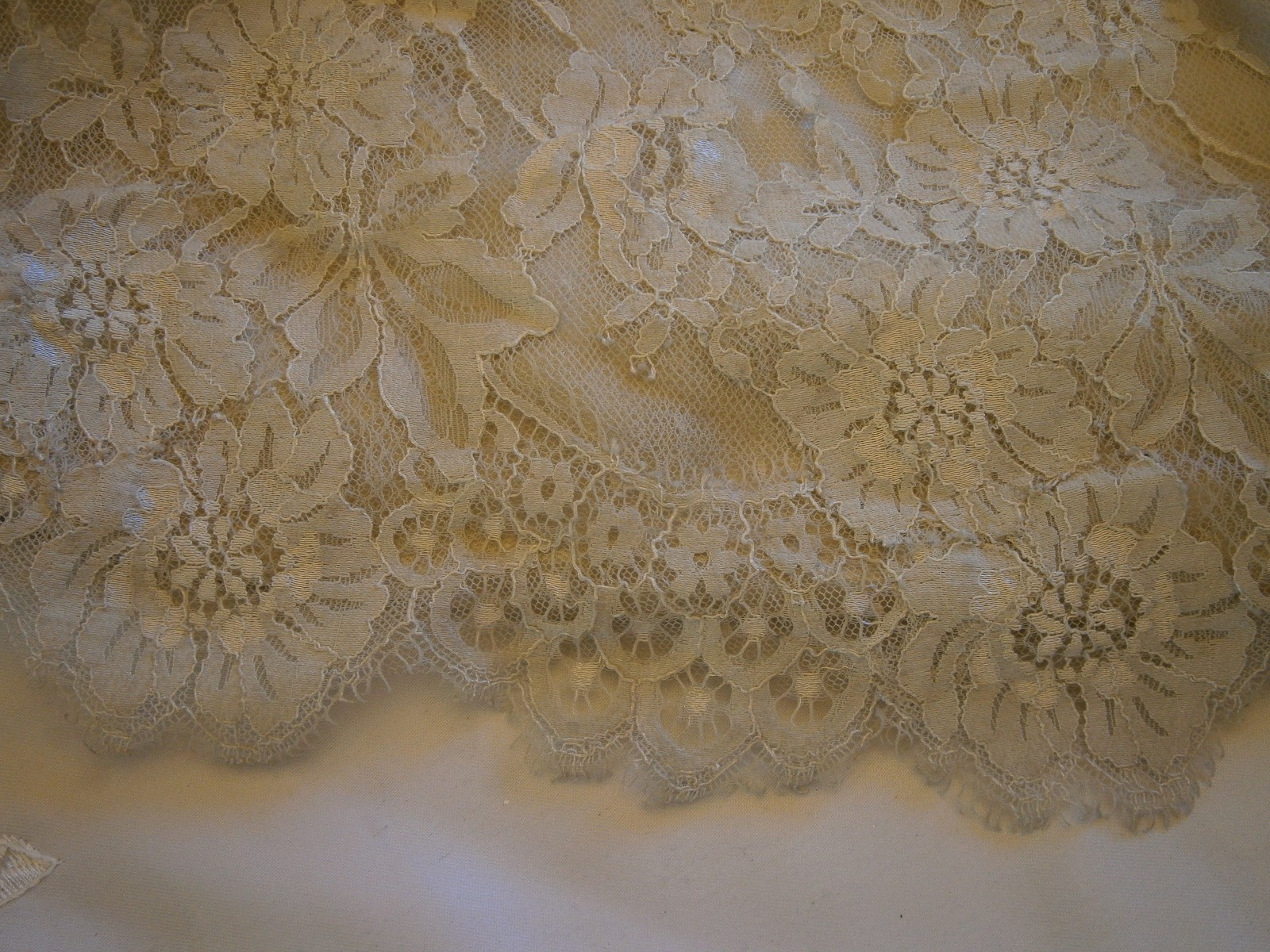 Matthew Christopher Violet Wedding Dress 8-12 Champange Silk Lace Keyhole